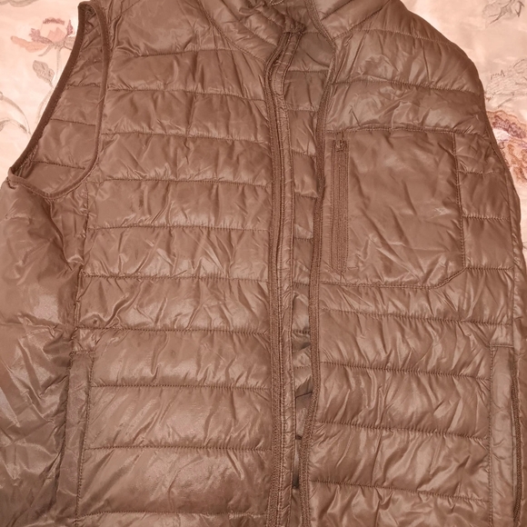 Unisex gap vest size large beige like color - Picture 2 of 9